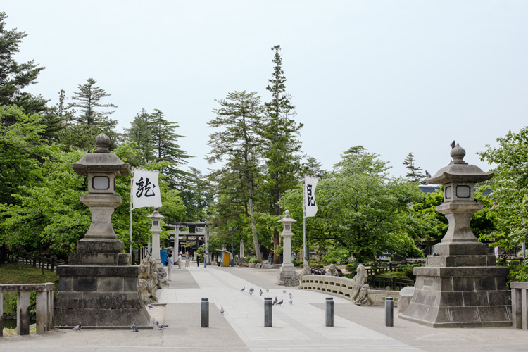 愛刀家としても知られる上杉謙信公を祀る上杉神社（米沢市）