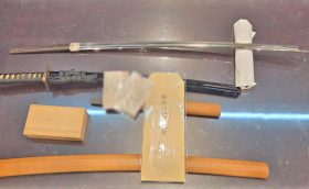 刀 無銘 1振 保存刀剣鑑定書 短刀 無銘 1振 脇差拵 1点 刀装具 数点